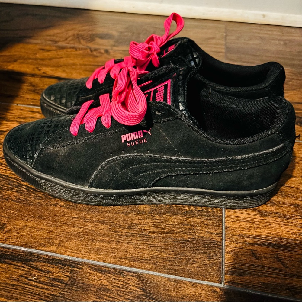 Women’s size 7.5 Pumas